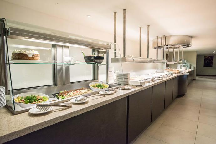 Imagen del bar/restaurante del Hotel Holiday Inn London-kensington High Street. Foto 2