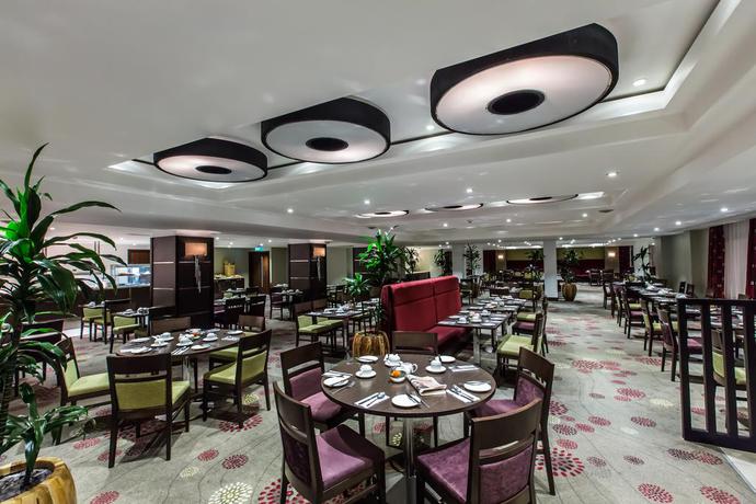 Imagen del bar/restaurante del Hotel Holiday Inn London-kensington High Street. Foto 3