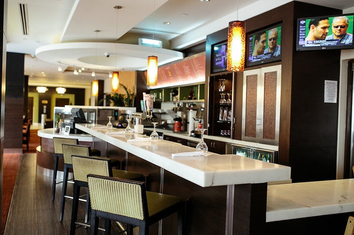 Imagen del bar/restaurante del Hotel Holiday Inn Long Beach. Foto 8