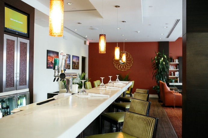 Imagen del bar/restaurante del Hotel Holiday Inn Long Beach. Foto 9