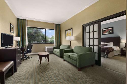 Imagen de la habitación del Hotel Holiday Inn - Long Island - ISLIP Arpt East, an IHG. Foto 9