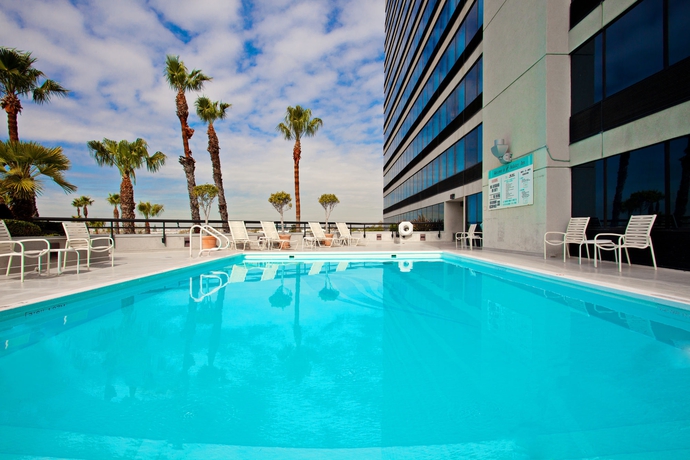 Imagen de la piscina del Hotel Holiday Inn Los Angeles Gateway - Torrance, An Ihg. Foto 15