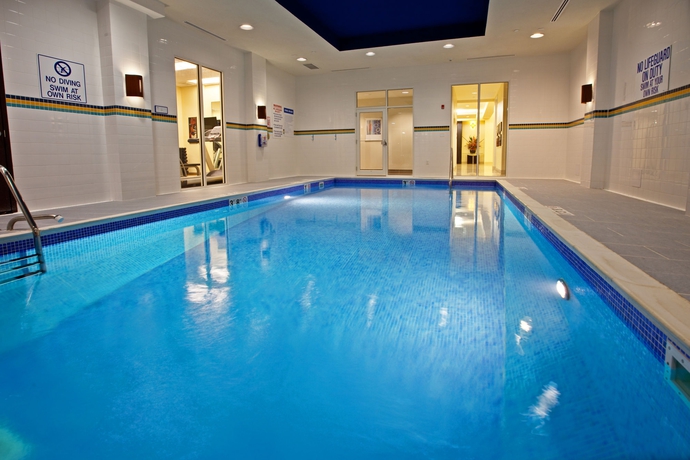 Imagen de la piscina del Hotel Holiday Inn Louisville Airport - Fair/expo, An Ihg. Foto 14