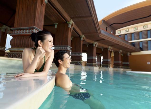 Imagen de los interiores del Hotel Holiday Inn Macao Cotai Central. Foto 16