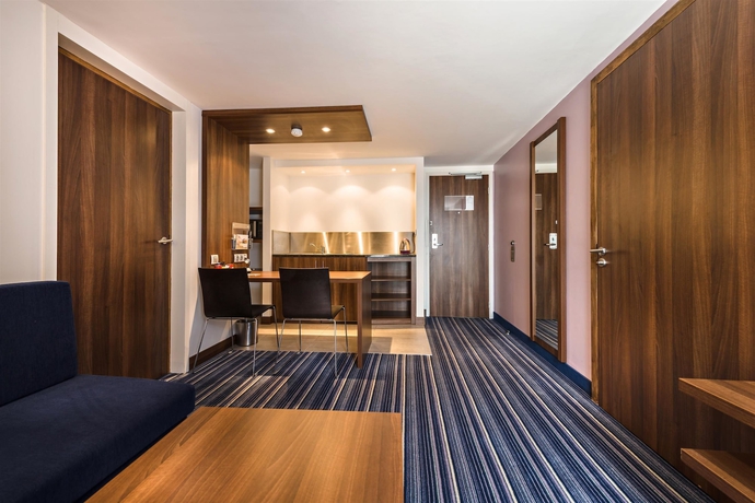 Imagen de la habitación del Hotel Holiday Inn Marseille Airport. Foto 8