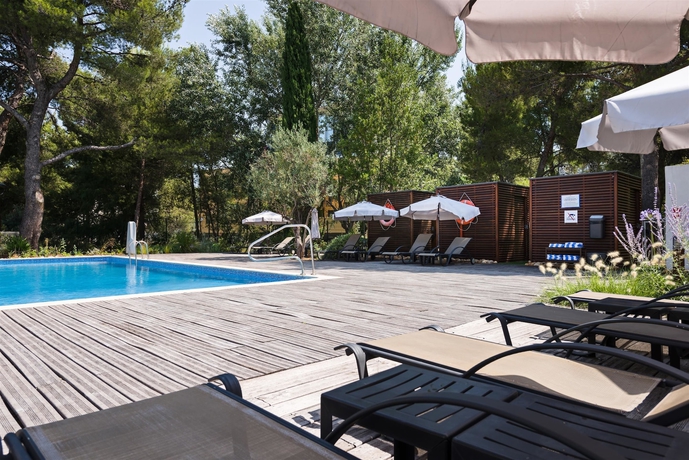 Imagen de la piscina del Hotel Holiday Inn Marseille Airport. Foto 19