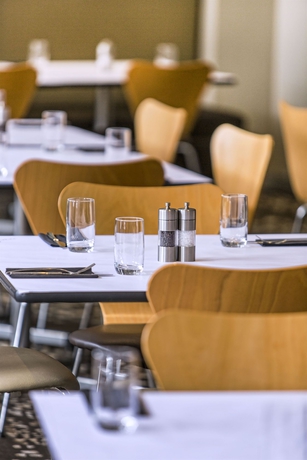 Imagen del bar/restaurante del Hotel Holiday Inn Melbourne Airport, An Ihg. Foto 2