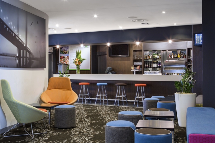 Imagen del bar/restaurante del Hotel Holiday Inn Melbourne Airport, An Ihg. Foto 5