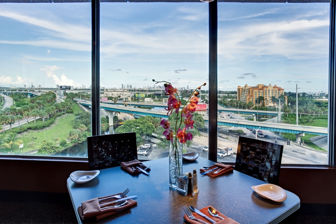 Imagen de los exteriores del Hotel Holiday Inn Miami - International Airport, An Ihg. Foto 11