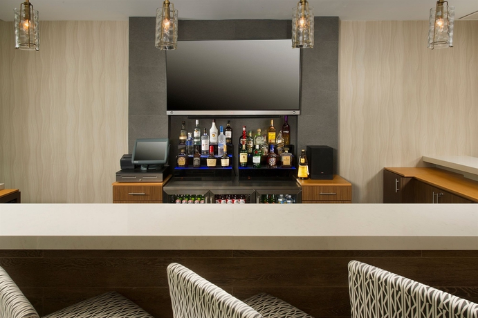 Imagen del bar/restaurante del Hotel Holiday Inn Miami-doral Area, An Ihg. Foto 7
