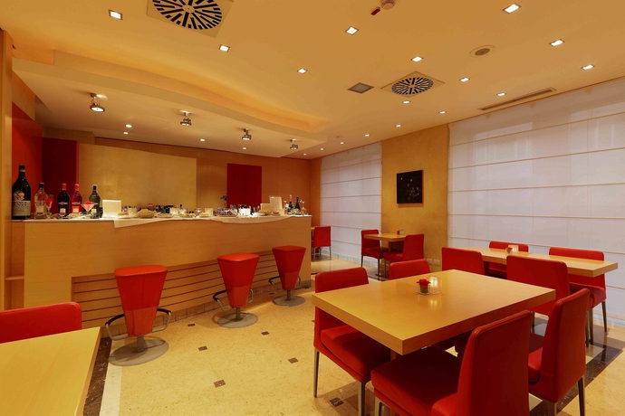Imagen del bar/restaurante del Hotel Holiday Inn Milan - Garibaldi Station, An Ihg. Foto 3