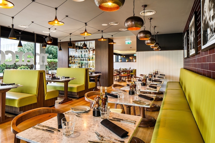 Imagen del bar/restaurante del Hotel Holiday Inn Milton Keynes - Central, An Ihg. Foto 3