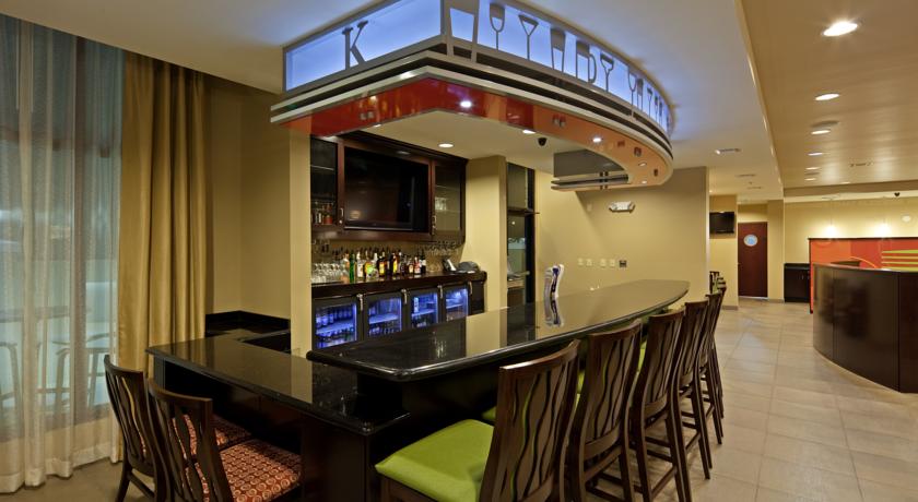 Imagen del bar/restaurante del Hotel Holiday Inn Mobile - Airport, An Ihg. Foto 2