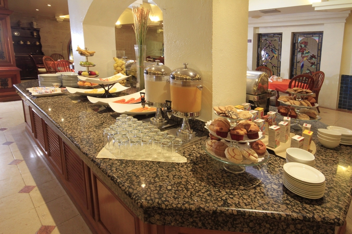 Imagen del bar/restaurante del Hotel Holiday Inn Monclova, An Ihg. Foto 3