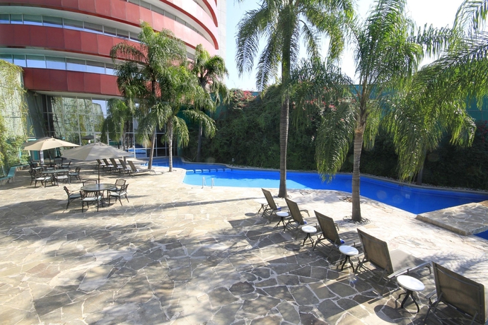 Imagen de la piscina del Hotel Holiday Inn Monterrey - Parque Fundidora. Foto 14