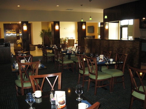 Imagen del bar/restaurante del Hotel Holiday Inn Montgomery Airport South, An Ihg. Foto 2