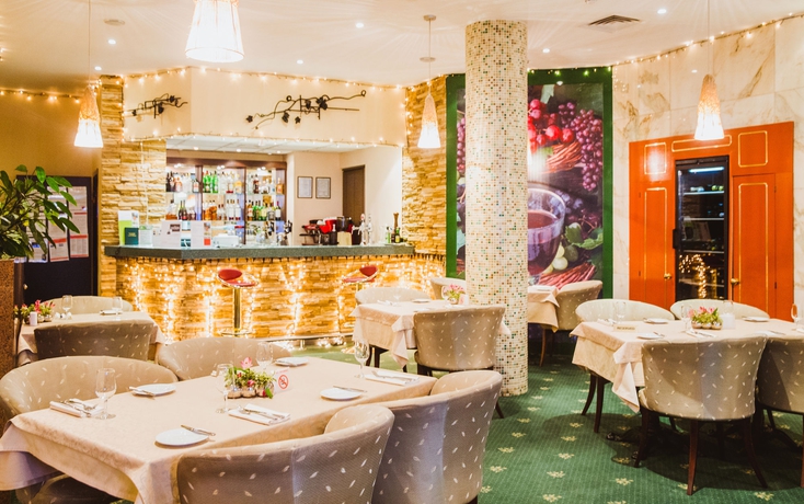 Imagen del bar/restaurante del Hotel Holiday Inn Moscow Vinogradovo, An Ihg. Foto 4