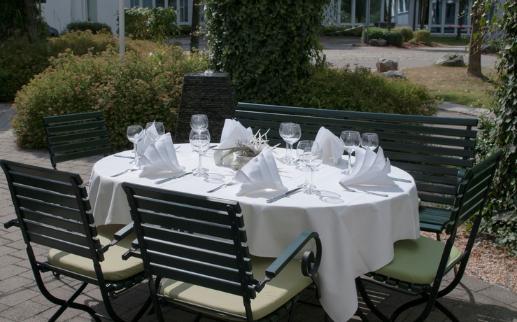 Imagen del bar/restaurante del Hotel Holiday Inn Munich-unterhaching, An Ihg. Foto 2