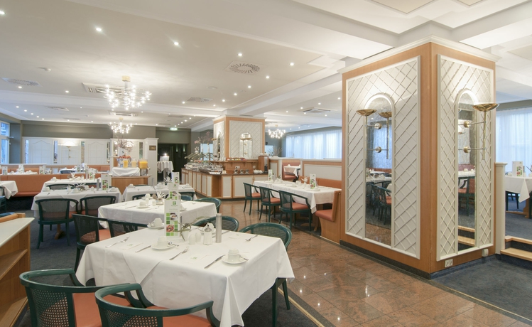 Imagen del bar/restaurante del Hotel Holiday Inn Munich-unterhaching, An Ihg. Foto 3