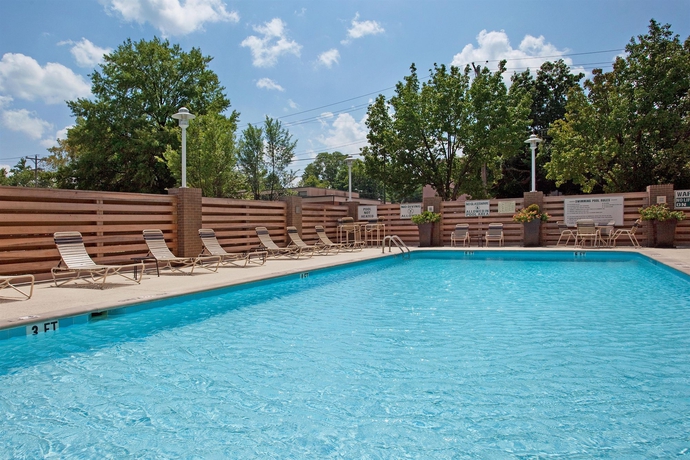 Imagen de la piscina del Hotel Holiday Inn Nashville - Vanderbilt - Dwtn, An Ihg. Foto 15
