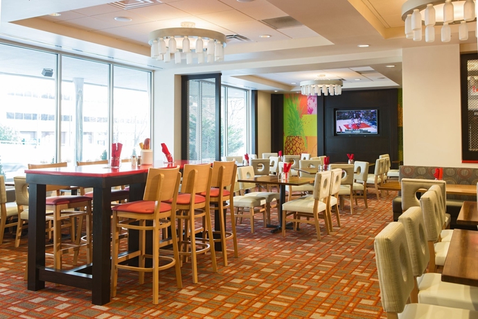 Imagen del bar/restaurante del Hotel Holiday Inn National Airport/crystal City, An Ihg. Foto 7