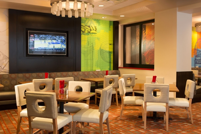 Imagen del bar/restaurante del Hotel Holiday Inn National Airport/crystal City, An Ihg. Foto 8