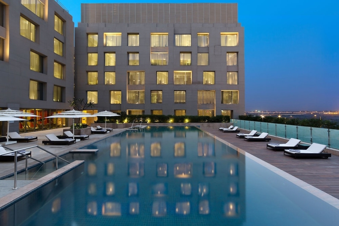 Imagen de la piscina del Hotel Holiday Inn New Delhi International Airport, An Ihg. Foto 18