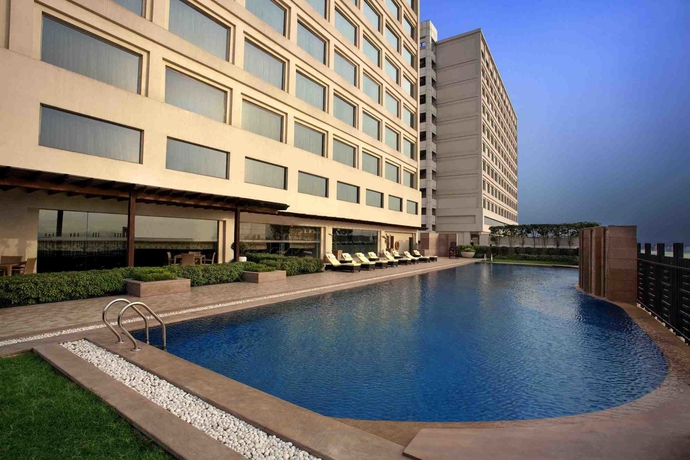 Imagen de la piscina del Hotel Holiday Inn New Delhi Mayur Vihar Noida, An Ihg. Foto 16
