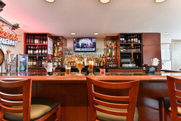 Imagen del bar/restaurante del Hotel Holiday Inn New York Jfk Airport Area, An Ihg. Foto 3
