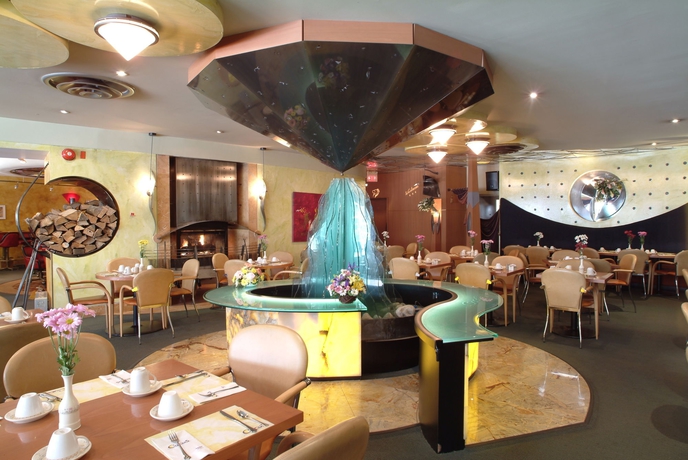 Imagen del bar/restaurante del Hotel Holiday Inn Niagara Falls - By The Falls, An Ihg. Foto 5