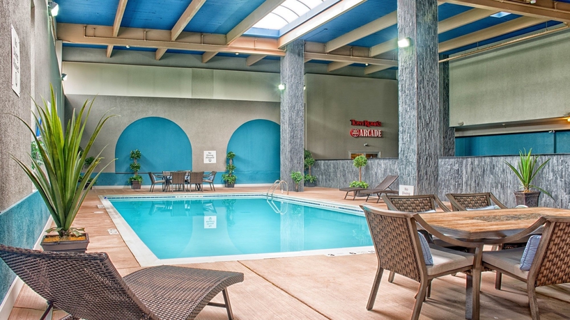 Imagen de la piscina del Hotel Holiday Inn Niagara Falls Scenic Downtown. Foto 16