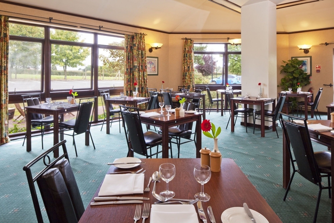 Imagen del bar/restaurante del Hotel Holiday Inn Northampton West M1, Jct 16, An Ihg. Foto 2