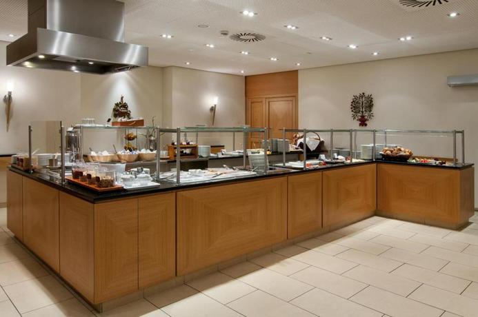 Imagen del bar/restaurante del Hotel Holiday Inn N&uuml;rnberg City Centre, An Ihg. Foto 3