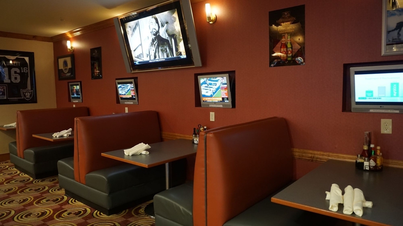 Imagen del bar/restaurante del Hotel Holiday Inn Oakland Airport, An Ihg. Foto 2
