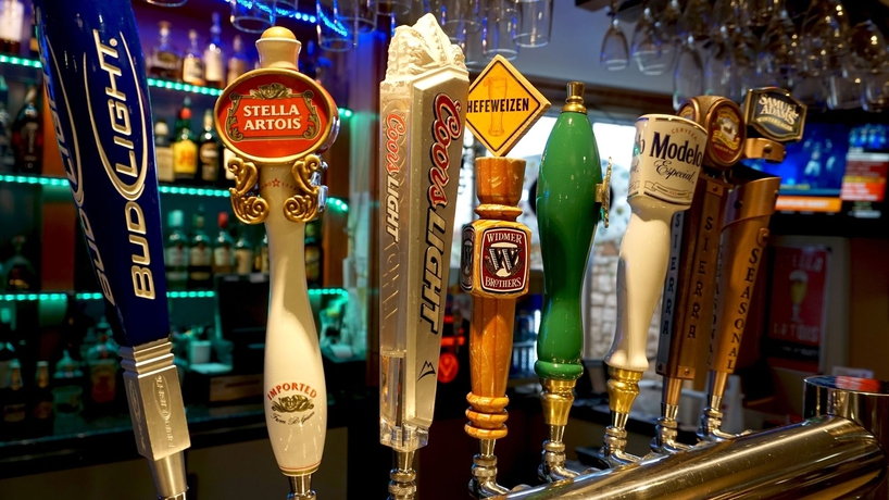 Imagen del bar/restaurante del Hotel Holiday Inn Oakland Airport, An Ihg. Foto 4