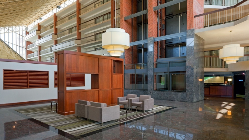 Imagen de los interiores del Hotel Holiday Inn Oakville Centre, An Ihg. Foto 9