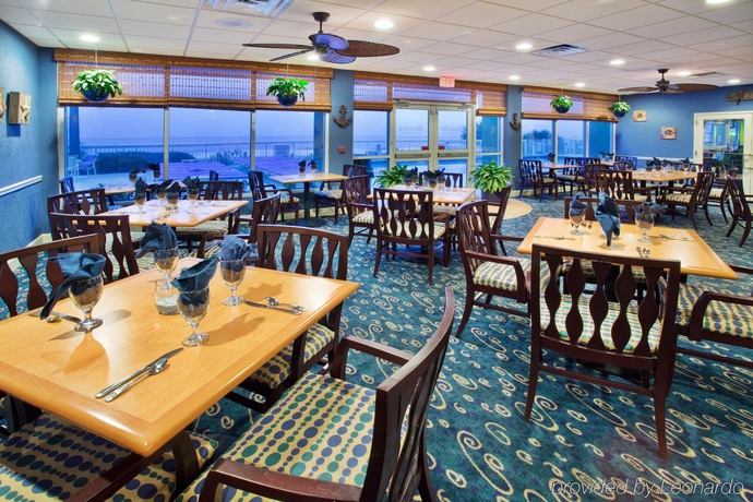 Imagen del bar/restaurante del Hotel Holiday Inn Oceanfront Surfside Beach. Foto 9