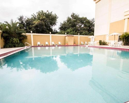Imagen de la piscina del Hotel Holiday Inn Orlando North Winter Park by IHG. Foto 8