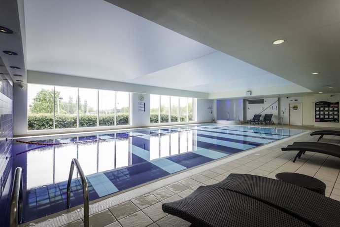 Imagen de la piscina del Hotel Holiday Inn Oxford, An Ihg. Foto 15