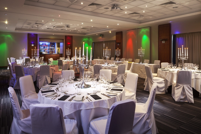 Imagen del bar/restaurante del Hotel Holiday Inn Oxford, An Ihg. Foto 7