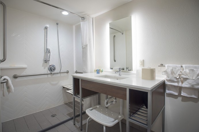 Imagen de la habitación del Hotel Holiday Inn Pensacola - University Area, an IHG. Foto 14