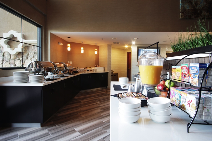 Imagen del bar/restaurante del Hotel Holiday Inn Phoenix - Chandler, An Ihg. Foto 2