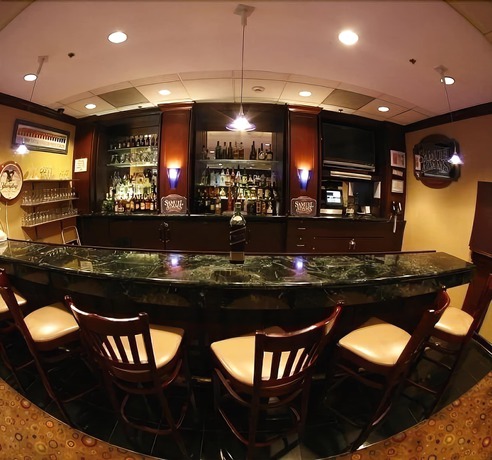 Imagen del bar/restaurante del Hotel Holiday Inn Piscataway Somerset By IHG. Foto 2