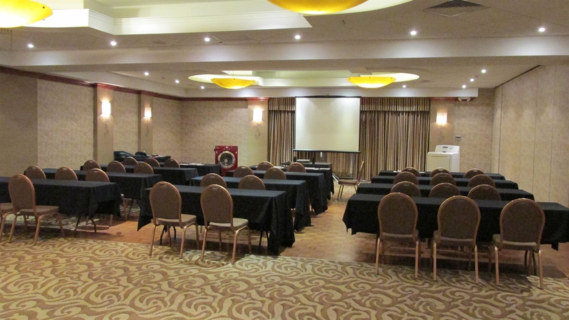 Imagen de los interiores del Hotel Holiday Inn Plainview Long Island. Foto 14