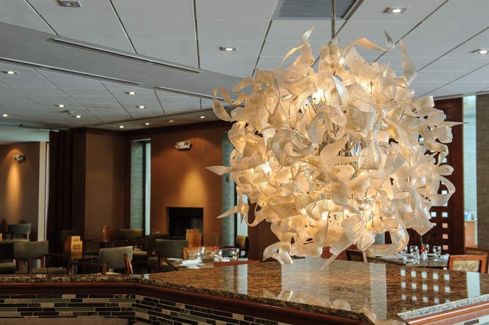 Imagen del bar/restaurante del Hotel Holiday Inn Plainview Long Island. Foto 3