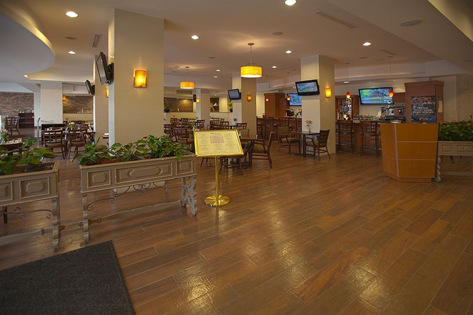 Imagen del bar/restaurante del Hotel Holiday Inn Port of Miami. Foto 2