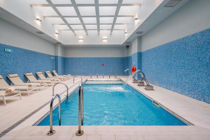 Imagen de la piscina del Hotel Holiday Inn Porto Gaia. Foto 17