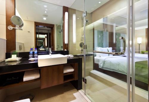 Imagen de la habitación del Hotel Holiday Inn Qingdao City Centre, An Ihg. Foto 7