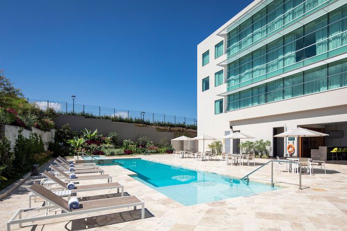 Imagen de la piscina del Hotel Holiday Inn Quito Airport, an IHG Hotel. Foto 19