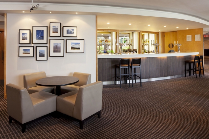 Imagen del bar/restaurante del Hotel Holiday Inn Reading South M4 Jct11, An Ihg. Foto 2
